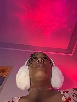 loveluna8 online show from 12-16-25, 09:36