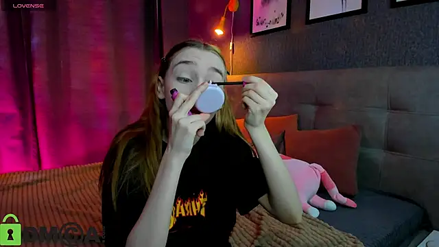 Lesi Moonie01 online show from 10-18-25, 08:37