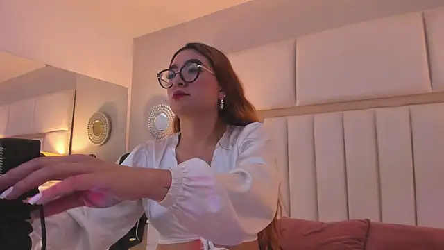 Snapshot of AmbarSantany chatting on 02-06-25, 08:23 AmbarSantany online show from 02-06-25, 08:23