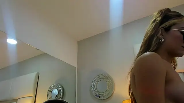 Snapshot of AmbarSantany chatting on 03-13-25, 08:32 AmbarSantany online show from 03-13-25, 08:32