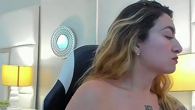 Snapshot of AmbarSantany chatting on 10-01-25, 11:33 AmbarSantany online show from 10-01-25, 11:33