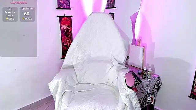 HollyHudsonn online show from 02-28-25, 07:03