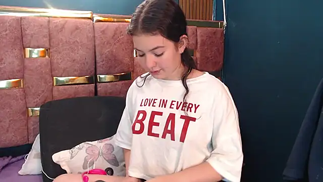 lilimini032 online show from 04-14-26, 08:04