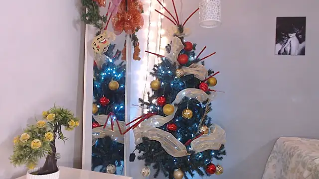 Snapshot of Kimandyuk chatting on 12-27-24, 01:53 Kimandyuk online show from 12-27-24, 01:53