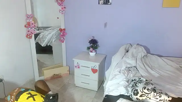 Snapshot of Kimandyuk chatting on 02-16-25, 02:42 Kimandyuk online show from 02-16-25, 02:42