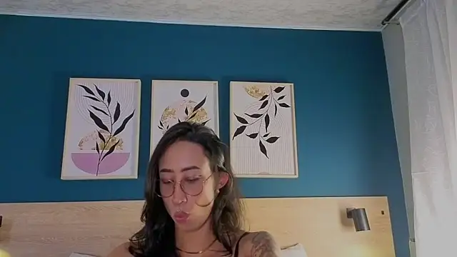 GabyPetit online show from 10-29-25, 07:59