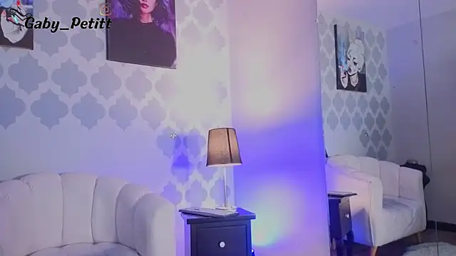 Snapshot of GabyPetit chatting on 06-04-26, 11:49 GabyPetit online show from 06-04-26, 11:49