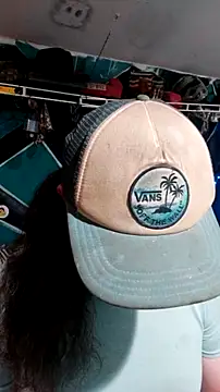 Boo-boo kittyfux online show from 12-18-25, 11:49