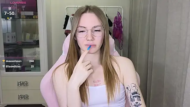 littlevildevil online show from 02-11-25, 03:40