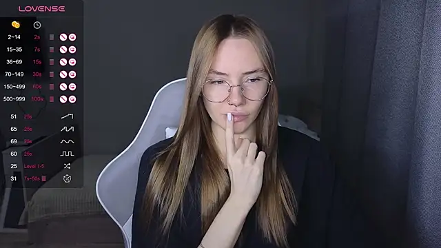 littlevildevil online show from 12-17-25, 09:04