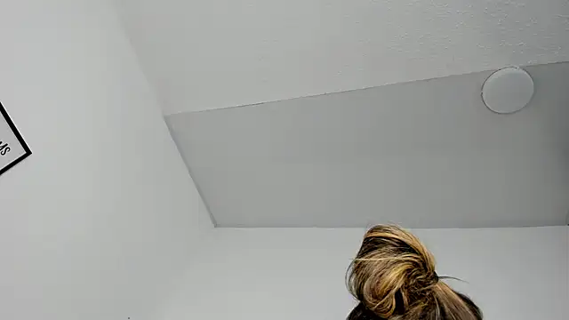 Lizz Luna online show from 10-21-25, 03:35