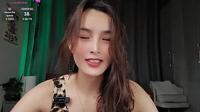 Snapshot of Youth3_ chatting on 02-11-25, 02:46 Youth3 online show from 02-11-25, 02:46