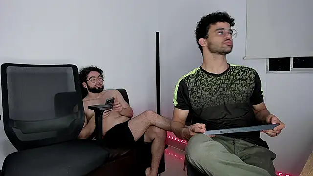 crisandrews online show from 10-26-25, 02:50