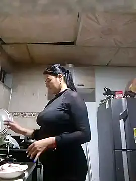 Snapshot of lupita_2023 chatting on 12-17-24, 12:23 lupita 2023 online show from 12-17-24, 12:23