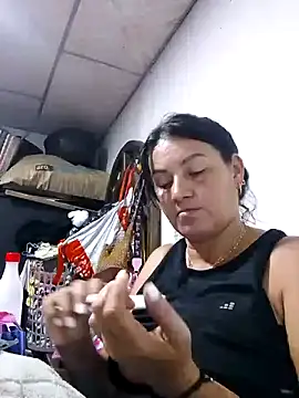 Snapshot of lupita_2023 chatting on 02-21-25, 12:27 lupita 2023 online show from 02-21-25, 12:27