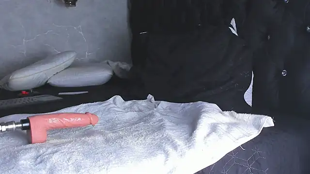 Ian Castillo  online show from 02-18-25, 02:16