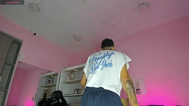 Ian Castillo  online show from 10-23-25, 11:09