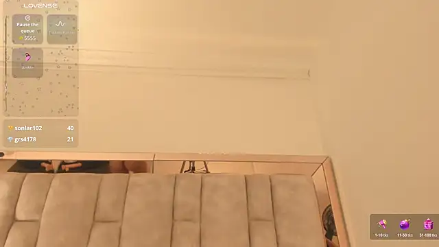 Oliviaa Evans online show from 10-30-25, 10:38