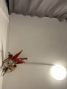 wolfwhite95 online show from 10-25-25, 04:35