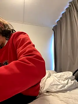 wolfwhite95 online show from 10-27-25, 03:27