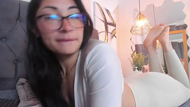 Snapshot of aprildreams19 chatting on 03-06-25, 12:52 aprildreams19 online show from 03-06-25, 12:52