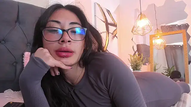 Snapshot of aprildreams19 chatting on 03-10-25, 05:50 aprildreams19 online show from 03-10-25, 05:50