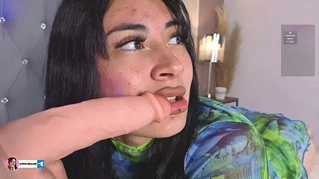 Snapshot of aprildreams19 chatting on 10-30-25, 01:01 aprildreams19 online show from 10-30-25, 01:01