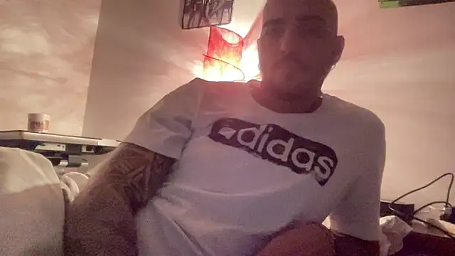 alessandromori91 online show from 12-04-25, 09:12