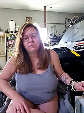 MsShelby40 online show from 12-28-24, 05:14