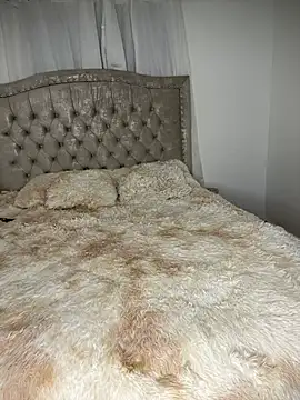 MollySanders    online show from 12-20-24, 10:22