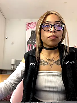 Violetta Suky online show from 09-11-25, 12:27