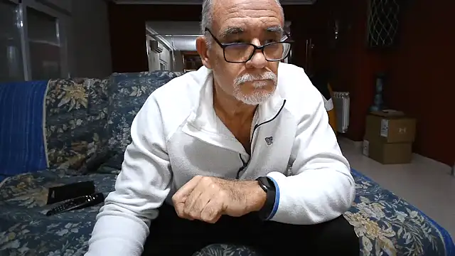 Snapshot of maduroguapo chatting on 01-14-25, 09:41 maduroguapo online show from 01-14-25, 09:41