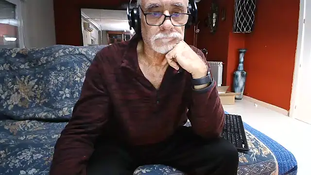 Snapshot of maduroguapo chatting on 01-21-25, 10:19 maduroguapo online show from 01-21-25, 10:19