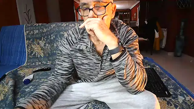 Snapshot of maduroguapo chatting on 03-18-25, 09:43 maduroguapo online show from 03-18-25, 09:43
