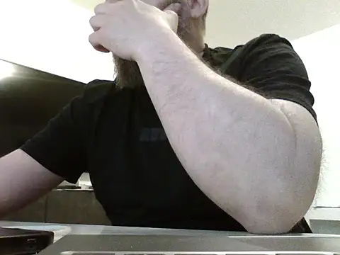 Snapshot of FROL83 chatting on 04-11-26, 05:17 FROL83 online show from 04-11-26, 05:17