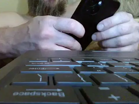 Snapshot of FROL83 chatting on 05-04-26, 08:27 FROL83 online show from 05-04-26, 08:27