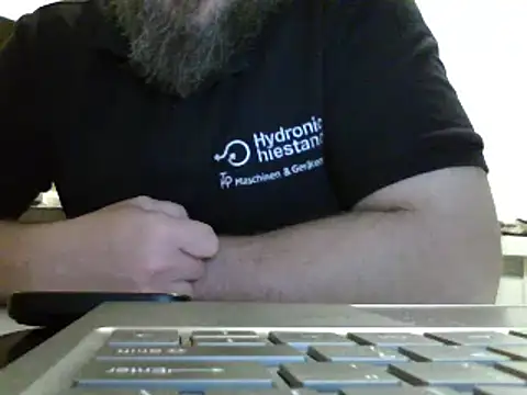 Snapshot of FROL83 chatting on 05-06-26, 05:18 FROL83 online show from 05-06-26, 05:18