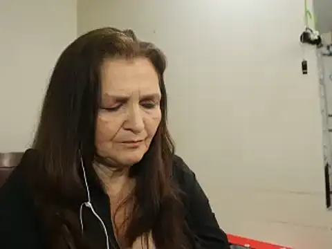 Snapshot of Bellaisa chatting on 01-25-25, 04:02 Bellaisa online show from 01-25-25, 04:02