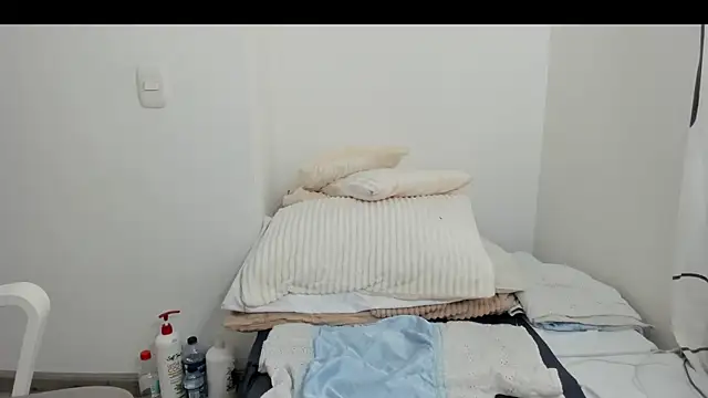 Snapshot of Bellaisa chatting on 12-02-25, 03:18 Bellaisa online show from 12-02-25, 03:18