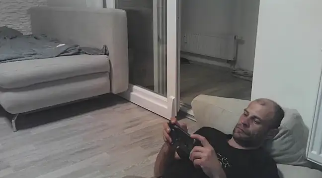 Snapshot of Zbochunec chatting on 03-07-25, 08:44 Zbochunec online show from 03-07-25, 08:44