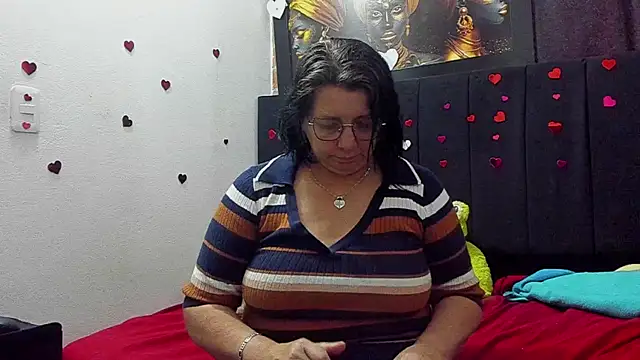 Evaaross 2345 online show from 06-19-26, 08:12