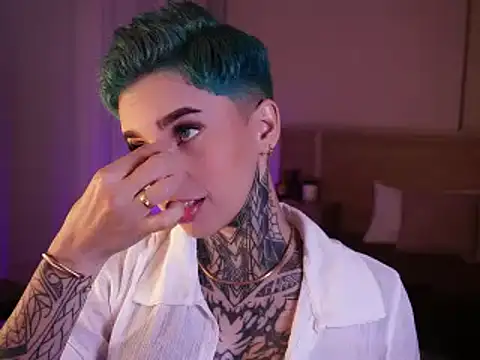 Snapshot of AliceShazaham_ chatting on 01-05-25, 06:13 AliceShazaham  online show from 01-05-25, 06:13