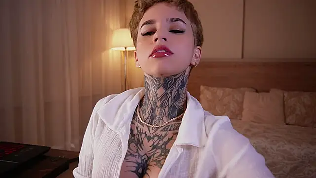 Snapshot of AliceShazaham_ chatting on 03-04-25, 09:29 AliceShazaham  online show from 03-04-25, 09:29