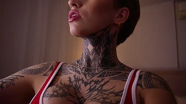 Snapshot of AliceShazaham_ chatting on 03-05-25, 06:12 AliceShazaham  online show from 03-05-25, 06:12