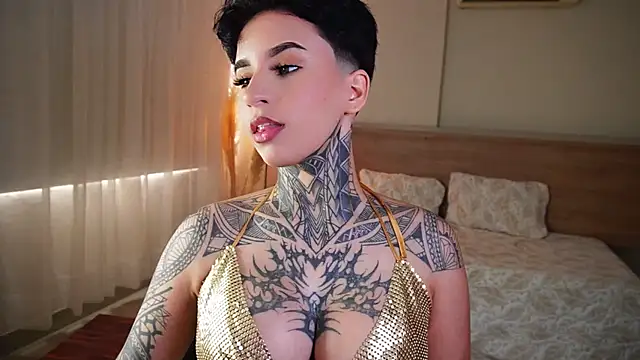 Snapshot of AliceShazaham_ chatting on 10-18-25, 03:46 AliceShazaham  online show from 10-18-25, 03:46