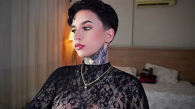 Snapshot of AliceShazaham_ chatting on 10-23-25, 07:51 AliceShazaham  online show from 10-23-25, 07:51