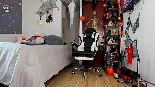 SophieBaker   online show from 10-30-25, 06:48