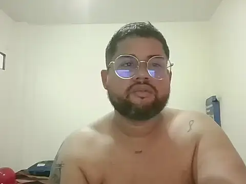 Snapshot of GABRIELGARCIA1313 chatting on 02-12-26, 11:00 GABRIELGARCIA1313 online show from 02-12-26, 11:00