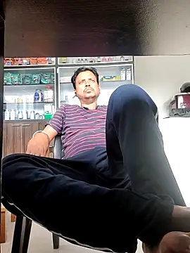 Snapshot of Raj1043 chatting on 10-31-25, 06:14 Raj1043 online show from 10-31-25, 06:14