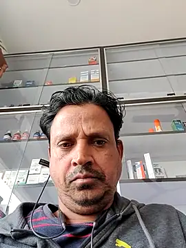 Snapshot of Raj1043 chatting on 11-13-25, 06:01 Raj1043 online show from 11-13-25, 06:01